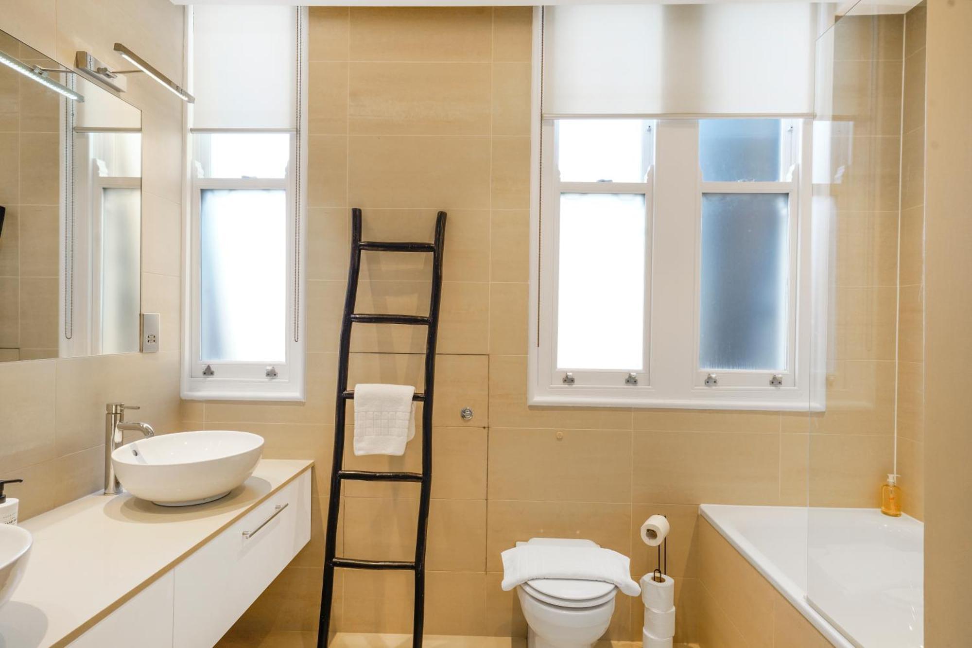 Spacious And Modern 4 Beds Home In Kensington 伦敦 外观 照片