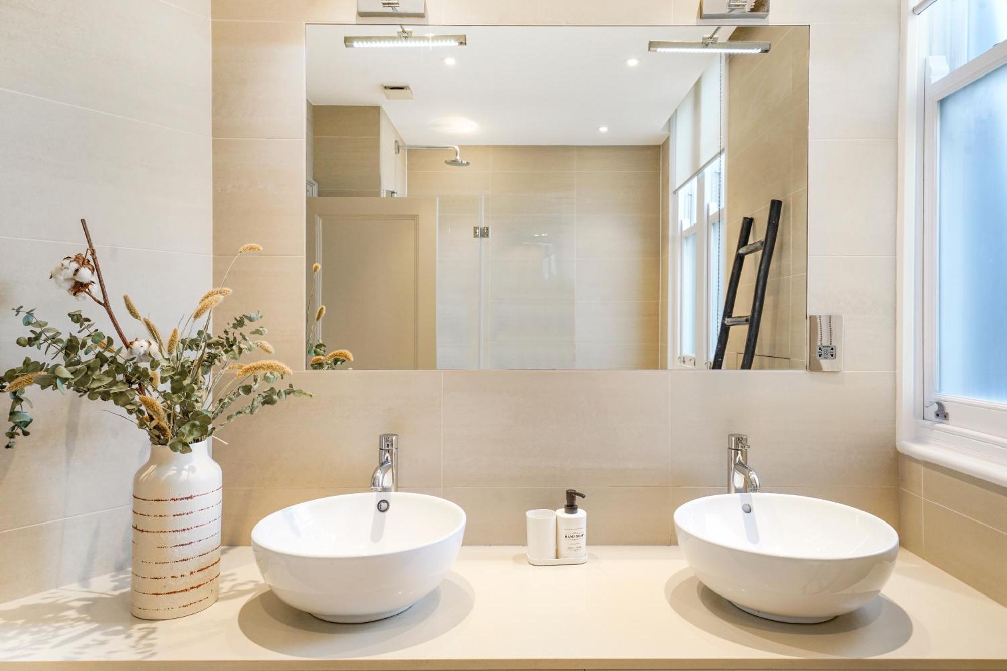 Spacious And Modern 4 Beds Home In Kensington 伦敦 外观 照片